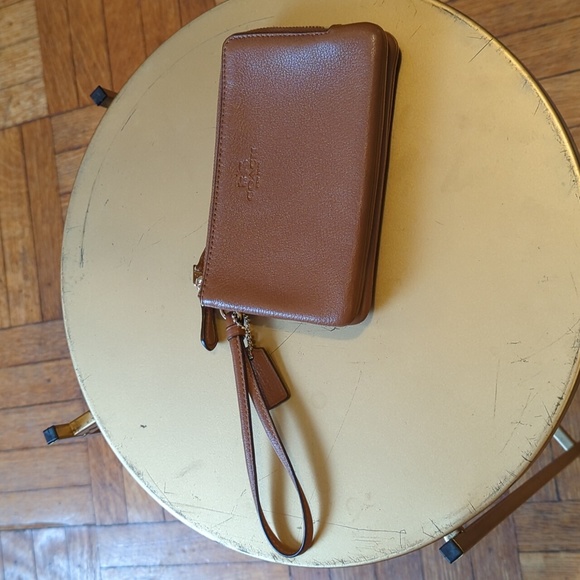 Coach - Brown leather wristlet - Picture 1 of 3